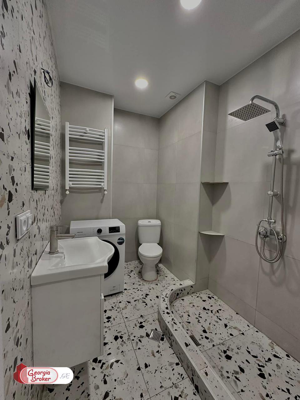 продается квартира с новым ремонтом 3-комнаты